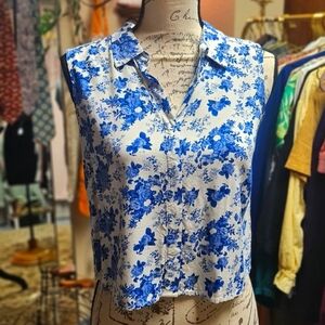 Forever 21 White and Blue Floral Open Back Button Up Tank Top size Small